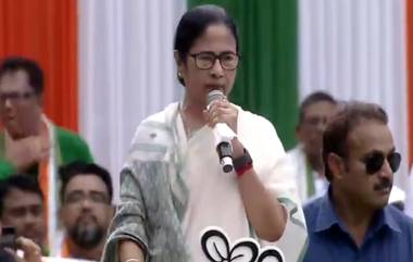 TMC 21 July Mamata Banerjee: যে কোনও সময়ে পতন হবে মোদী সরকারের, একুশের মঞ্চে অখিলেশকে পাশে নিয়ে জানালেন মমতা