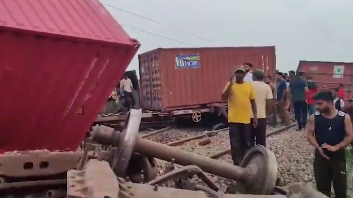 Train Derailed in Amroha: ফের লাইনচ্যুত ট্রেন, উল্টে গেল পাঁচটি বগি, জারি উদ্ধারকাজ