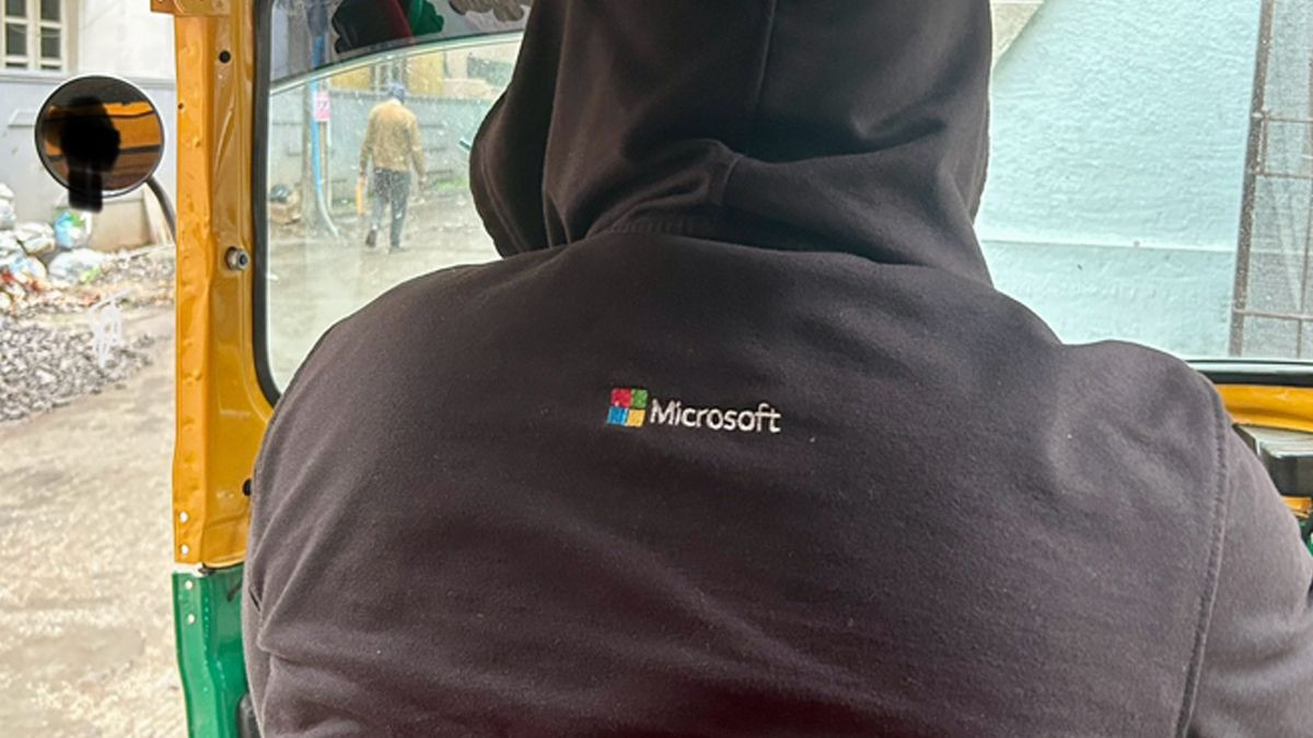 Microsoft Engineer Drives Auto: একাকীত্ব কাটাতে একি করছেন মাইক্রোসফটের ইঞ্জিনিয়ার! হতবাক নেটবাসী