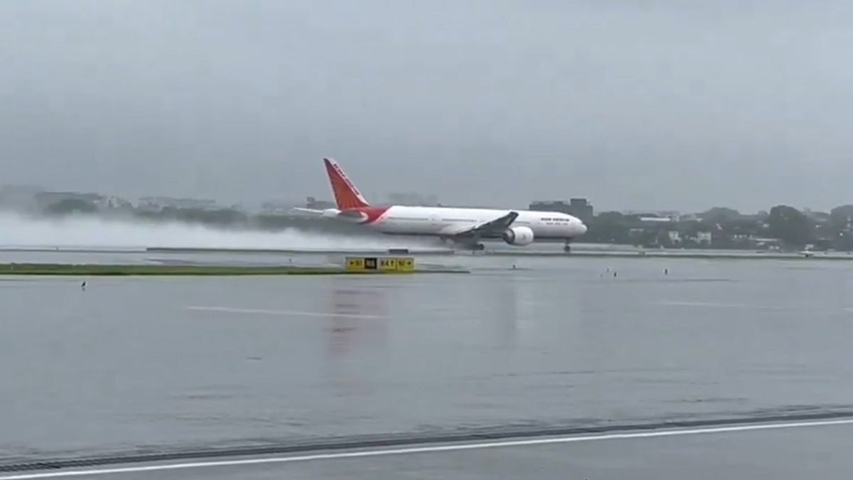 Mumbai Rains Updates: রাজধানীতে হলুদ সতর্কতা জারি, বিমান যাত্রীদের সতর্কবার্তা এয়ার ইন্ডিয়ার