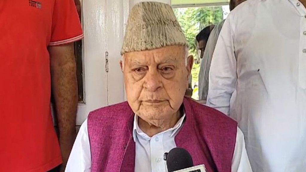 Farooq Abdullah: ইউক্রেন, প্যালেস্তাইনের অবস্থা দেখে পাকিস্তানের শিক্ষা নেওয়া উচিত, উপত্যকায় জঙ্গি হামলা নিয়ে কড়া হুঁশিয়ারি ফারুক আবদুল্লার