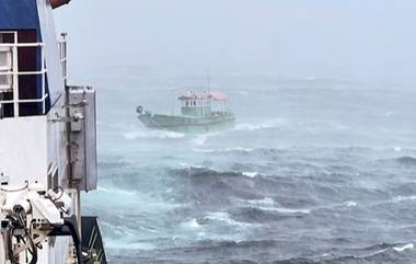 Indian Coast Guard Rescues 11: এক নাগাড়ে বৃষ্টিতে উত্তাল সমুদ্র, কোচির কাছ থেকে উপকূলরক্ষী বাহিনী উদ্ধার করল ১১ জনকে