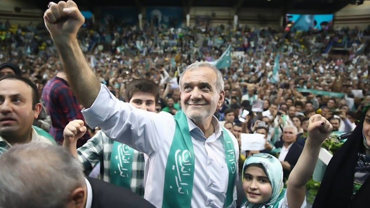 Iran Presidential Election: নতুন যুগের সূচনা, ইরানের প্রেসিডেন্ট নির্বাচনে জয়ী সংস্কারপন্থী নেতা মাসুদ পেজেশকিয়ান
