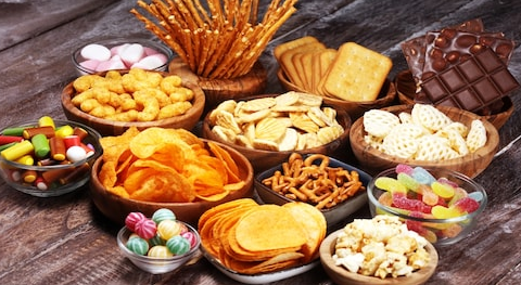 Nutritional Value of Snacks: কী খাচ্ছো সেটা জেনে খাচ্ছো তো? কী বলছে সমীক্ষা!