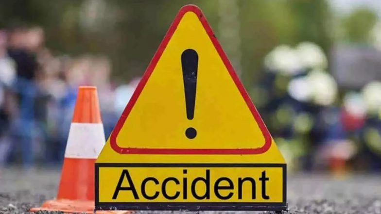 Uttar Pradesh Road Accident: মধ্যরাতে ভয়াবহ দুর্ঘটনা, যাত্রীবোঝাই বাসের সঙ্গে ট্রাকের সংঘর্ষ, মৃত্যু চালক সহ এক যাত্রীর
