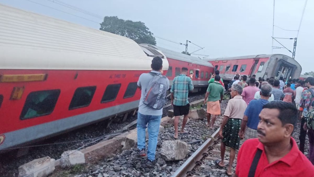 Rail Accident: মঙ্গল সকালে ভয়াবহ রেল দুর্ঘটনা! লাইনচ্যুত হাওড়া-সিএসএমটি এক্সপ্রেস