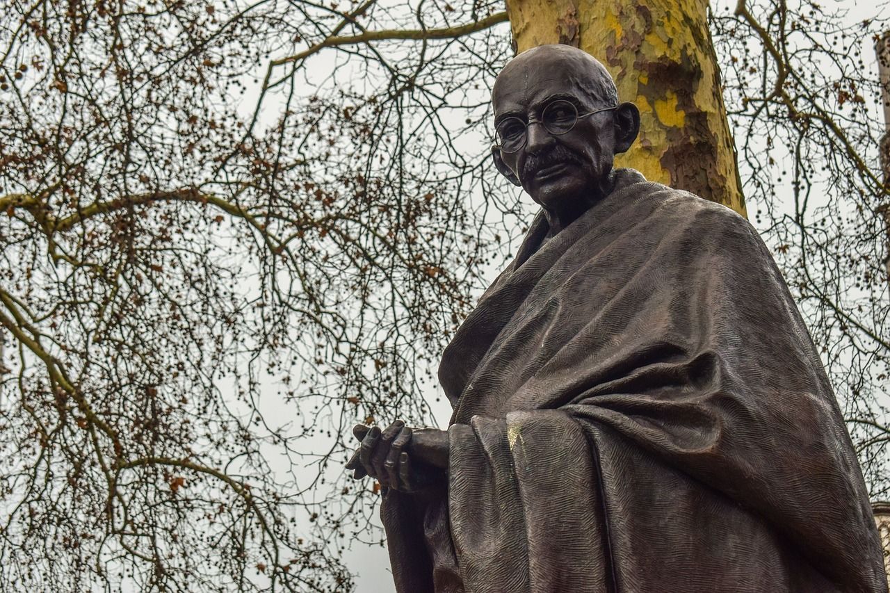 Mahatma Gandhi's Statue Removed: অসমে সরিয়ে ফেলা হলো গান্ধীমূর্তি, ক্ষুব্ধ গান্ধীর প্রপৌত্র