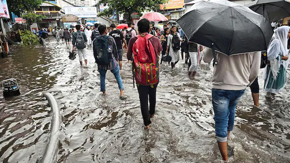 Heavy Rain In Mumbai: বর্ষার আগাম আগমনে লণ্ডভণ্ড মুম্বই, দুর্যোগের জেরে আগুন লাগল ২৫ জায়গায়, ভাঙল কমপক্ষে ৪৫ টি গাছ