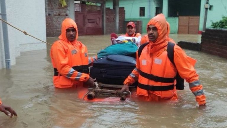 Jharkhand: বন্যা কবলিত ঝাড়খণ্ডের গ্রামে আটকে পড়ে ২৬ জনকে উদ্ধার করল এনডিআরএফ