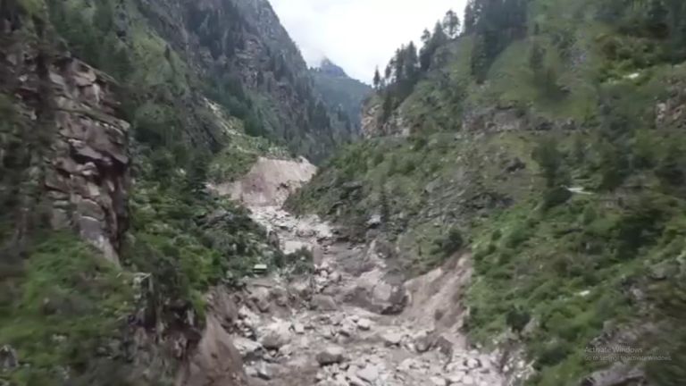 Himachal Pradesh Landslide:ভূমিধসে কুলু থেকে বিচ্ছিন্ন গোটা মালানা গ্রাম, ভারী বৃষ্টিতে এখনো চিন্তায় হিমাচল প্রশাসন (দেখুন ভিডিও)