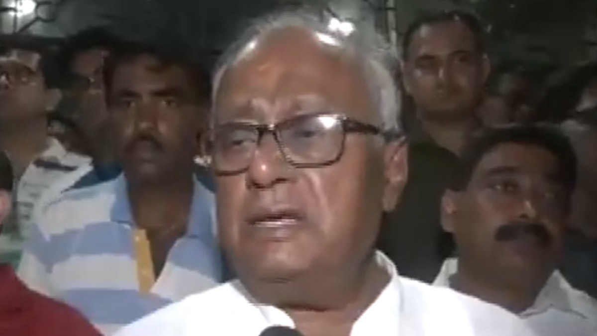 Saugata Roy: আবারও বুকে ব্যাথা, হাসপাতালে ভর্তি হলেন সৌগত রায়. হাসপাতালে সাংসদের পরিবারের সদস্যরা