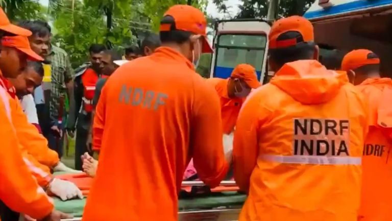 Gujarat Flood: বন্যা কবলিত এলাকা থেকে অন্তঃসত্ত্বা মহিলাকে উদ্ধার করল এনডিআরএফ