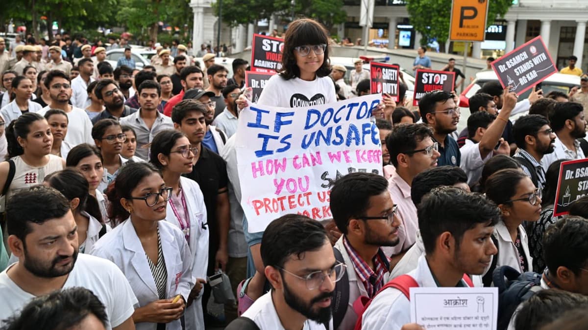 Delhi Hospital: ডাক্তারকে সপাটে চড় মত্ত রোগীর, আবারও প্রশ্নের মুখে চিকিৎসকদের নিরাপত্তা