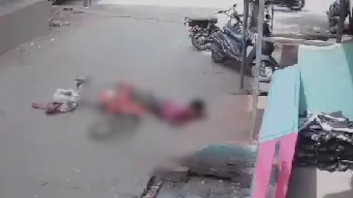 Andhra Pradesh:রাস্তায় পড়ে বিদ্যুতের তার, সাইকেল চালাতে গিয়ে নির্মম পরিণতি দুই কিশোরের