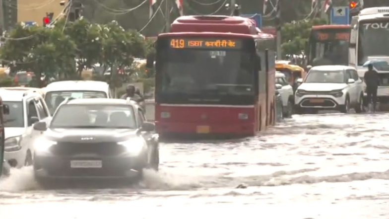 Delhi Heavy Rains: রাজধানীতে ভারী বৃষ্টিপাত, জমা জলে দুর্ভোগে দিল্লিবাসী