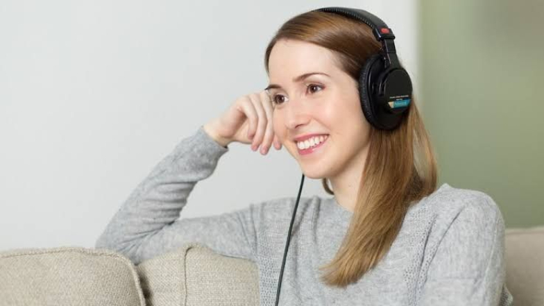 Headphones Side Effects: উচ্চ ভলিউমে হেডফোন ব্যবহার করলে সাবধান! এই শখ করতে পারে চিরকালের জন্য বধির...