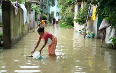 Kolkata Rain: গাঙ্গেয় পশিচমঙ্গে নিম্নচাপের জের, জলে ভাসছে কলকাতা, দেখুন ছবিতে