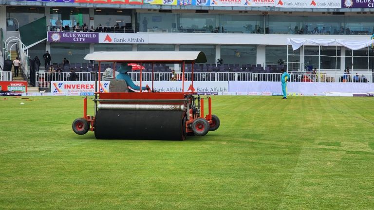 PAK vs BAN 1st Test Toss Update: বৃষ্টি ভেজা রাওয়ালপিন্ডি স্টেডিয়ামে টসে দেরি, লাঞ্চের পর শুরু খেলা