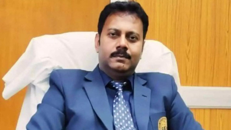 R.G. Kar Hospital: সিবিআই তুলে নিয়ে গেল আরজি করের প্রাক্তন অধ্যক্ষ Sandip Ghosh-কে