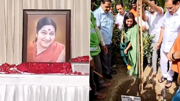 Sushma Swaraj: মৃত্যুবার্ষিকীতে মা সুষমা স্বরাজের স্মরণে বৃক্ষরোপণ করলেন বিজেপি সাংসদ বাঁসুরি স্বরাজ, দেখুন ভিডিয়ো