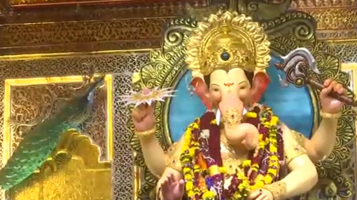 Ganesh Chaturthi 2024: গণেশ চতুর্থী উপলক্ষে লালবাগচা রাজাকে ২০ কেজির সোনার মুকুট পরালেন আম্বানি পুত্র, শুরু গণপতির পুজো