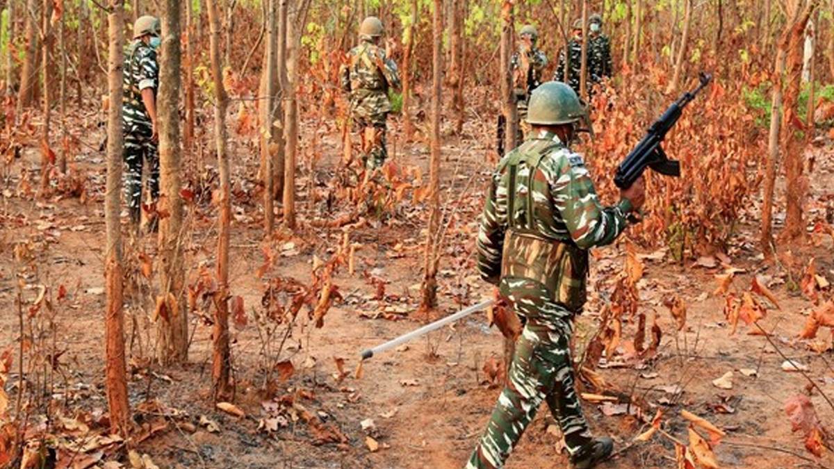 Maharashtra Anti-Naxal Operation: মহারাষ্ট্রে নকশাল বিরোধী অভিযানে নিরাপত্তা বাহিনীর গুলিতে নিকেশ ৫ মাওবাদী