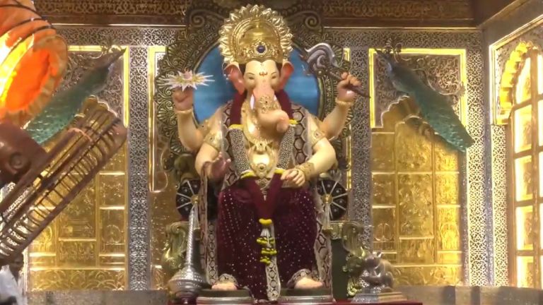 Lalbaugcha Raja First Look 2024: প্রতীক্ষার অবসান! সামনে এল লালবাগচা রাজার ফার্স্ট লুক (দেখে নিন এক ক্লিকে)