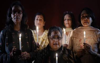 Usha Uthup Jaago Re Song: অরিজিতের পর আরজি কর-কাণ্ডের বিচার চেয়ে গান বাঁধলেন ঊষা উত্থুপ, প্রজ্বলিত মোমবাতি হাতে গাইলেন 'জাগো রে'