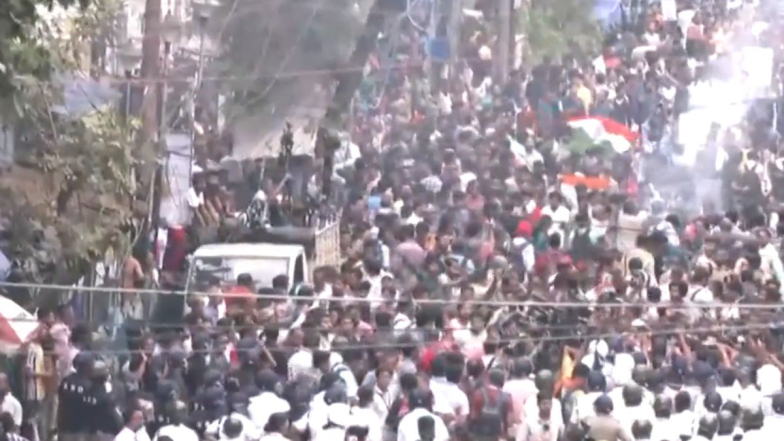 Lalbazar Abhijan: লাল গোলাপ হাতে জুনিয়র ডাক্তারদের লালবাজার অভিযান, দাবি একটাই পুলিশ কমিশনারের পদত্যাগ, মিছিল ঠেকাতে নিরাপত্তার দুর্গ