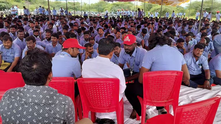 Samsung Electronics Workers Strike In Chennai: চেন্নাইয়ে স্যামসং কর্মীদের ধর্মঘট উঠল, স্ট্যালিন সরকারের মন্ত্রীর হস্তক্ষেপে কাটল জট