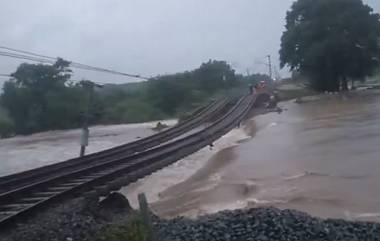 Telangana Rains: অন্ধ্র, তেলাঙ্গানায় প্রবল বৃষ্টি, ভেসে গেল ট্রেনের লাইন, দেখুন ভিডিয়ো