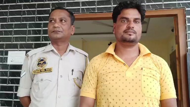 YouTuber Arrested: 'শাসককে অপমান' বিতর্কিত গান বেঁধে গ্রেফতার ইউটিউবার