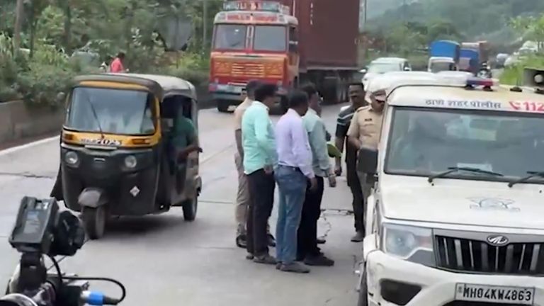 Badlapur Case: অক্ষয় শিণ্ডে এনকাউন্টার কেসের তদন্তে বিশেষ দল, ঘটনাস্থল থেকে নমুনা সংগ্রহ ফরেন্সিক বিশেষজ্ঞদের