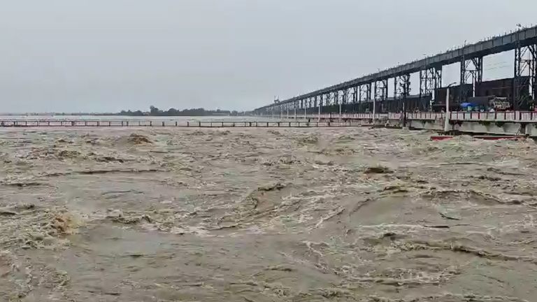 Bihar Flood Alert:কোশী এবং গন্ডক ব্যারেজ থেকে প্রচুর পরিমাণে জল ছাড়ায় হড়পাবানের উচ্চ সতর্কতা জারি করল রাজ্য