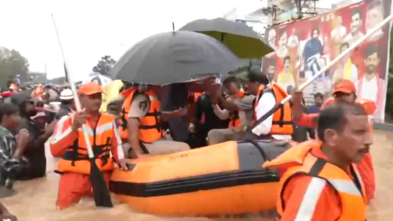 Andhra Pradesh Rain: জলের তলায় অন্ধ্রপ্রদেশ, পরিস্থিতি খতিয়ে দেখতে বোটে চেপে রাস্তায় নামলেন মুখ্যমন্ত্রী চন্দ্রবাবু নাইডু