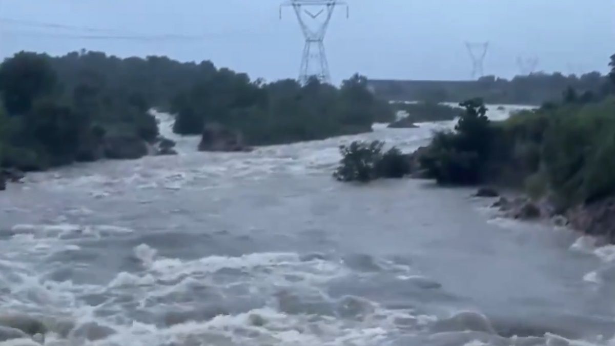 Andhra Pradesh Rain: বন্যার রেশ কাটতে না কাটতেই ফের ভারী বর্ষণের পূর্বাভাষ, লাল সতর্কতা অন্ধ্রে