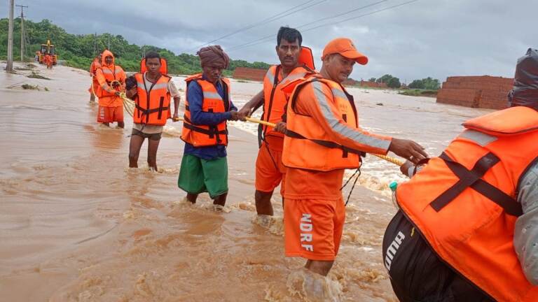 Rain Fury: একটানা বর্ষণের জেরে পরপর ২৭ জনের মৃত্যু অন্ধ্র, তেলাঙ্গানায়