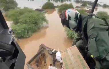 Andhra Pradesh:বন্যা বিধ্বস্ত অন্ধ্রপ্রদেশ, হেলিকপ্টারে চেপে দুর্গতদের মুখে খাবার তুলে দিচ্ছে এনডিআরএফ, দেখুন ভিডিয়ো