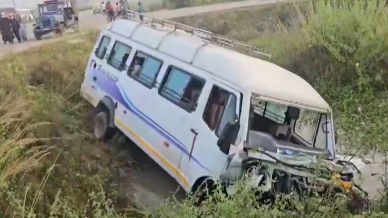 Bihar Accident: নবরাত্রি উপলক্ষ্যে বুদ্ধগয়া যাওয়ার পথে অঘটন, দুর্ঘটনার কবলে যাত্রী বোঝাই মিনিবাস