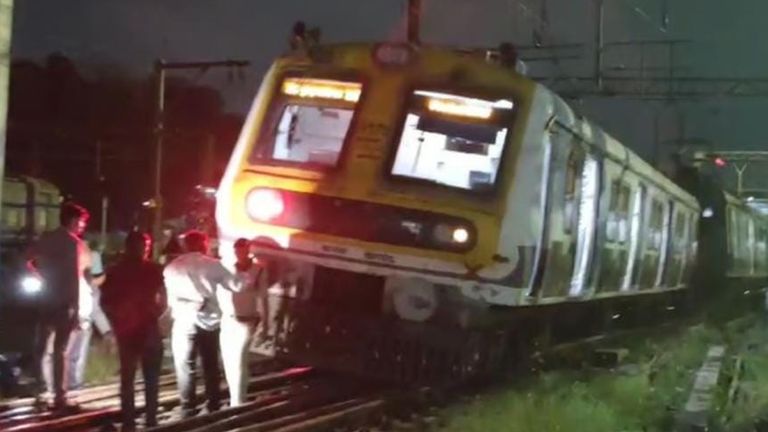 Train Accident: মুম্বইয়ে লাইনচ্যুত লোকাল ট্রেন, হতাহতের কোনও খবর নেই, জারি উদ্ধারকাজ