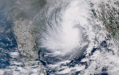 Bengal Weather Update: উত্তর-পশ্চিম দিক ধরে এগিয়ে আসছে ঘূর্ণিঝড় ডানা, বাংলার উপকূলে পড়বে প্রভাব পূর্বাভাসে জানাল হাওয়া অফিস