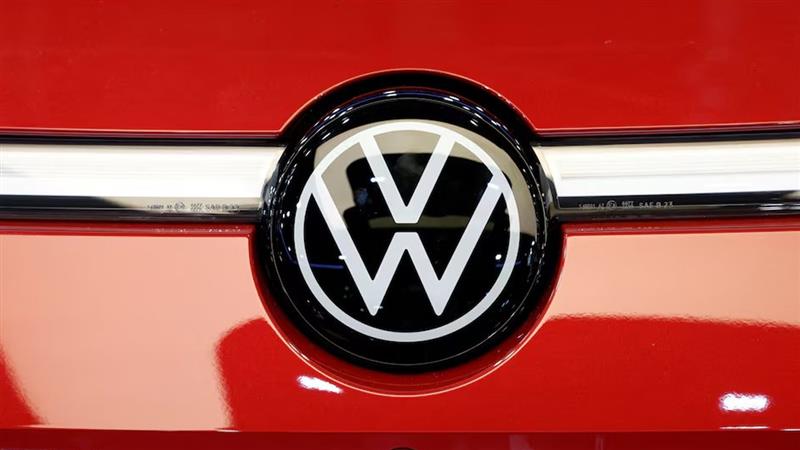 Volkswagen Layoffs: ৫০ হাজার কর্মী ছাঁটাই ও গাড়ি অর্ধেক কমানোর ঘোষণা ফোক্সওয়াগনের