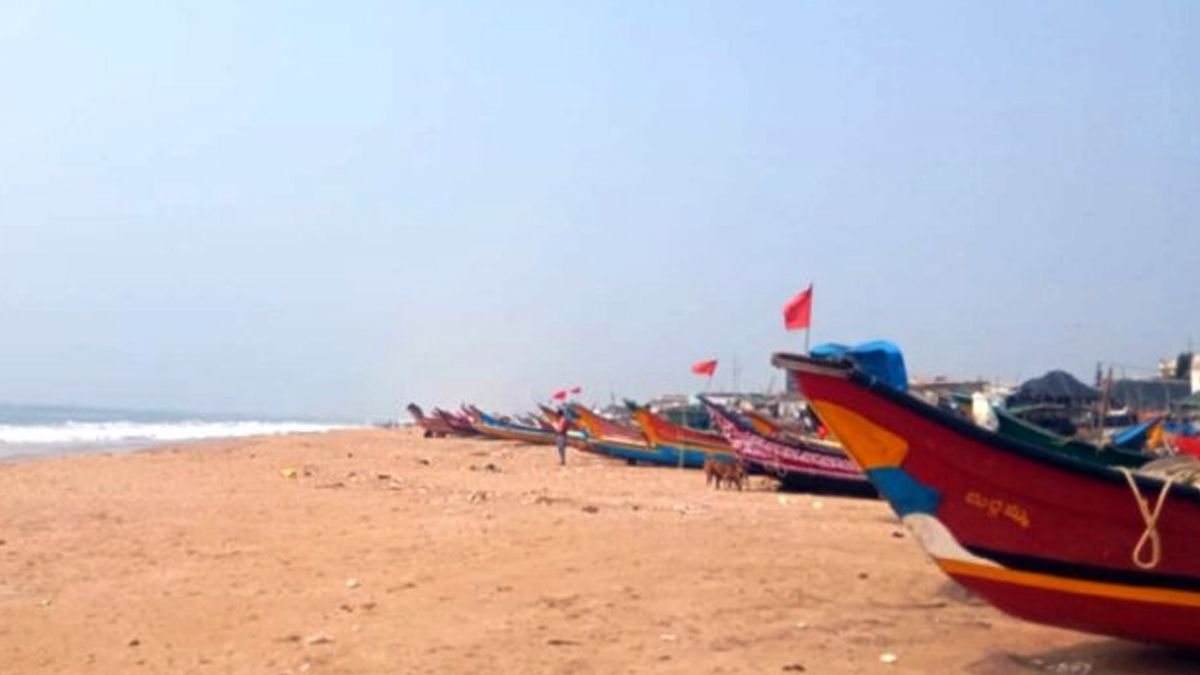 Cyclone Dana Update: ঘাড়ের উপর নিঃশ্বাস ফেলছে 'ডানা', ৮০০টি আশ্রয়কেন্দ্র, পুলিশি টহল, ঘূর্ণিঝড় মোকাবিলায় কতটা প্রস্তুত ওড়িশা?