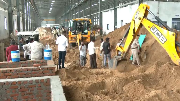 Gujarat: বেসরকারি সংস্থার নির্মীয়মান দেওয়াল ভেঙে ৭ জনের মৃত্যু, আটকে অসংখ্য মানুষ, বাড়তে পারে মৃতের সংখ্যা