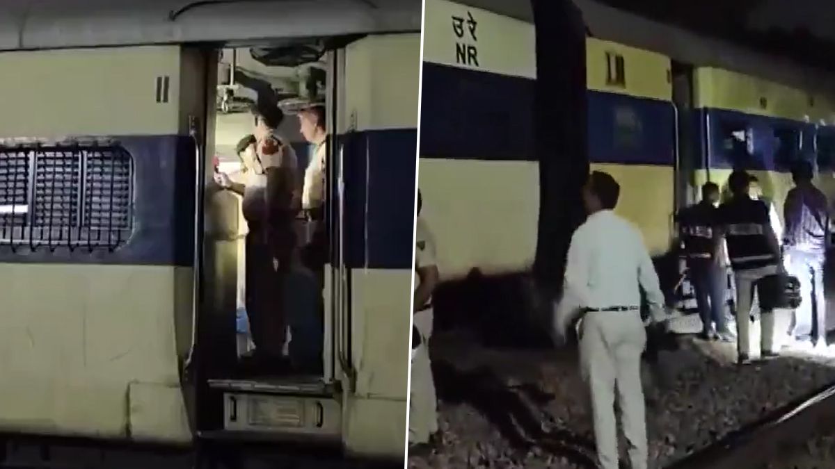 Firecrackers Explodes in Moving Train: যাত্রীর আতশবাজি বোঝাই ব্যাগ ফেটে বিস্ফোরণ, চলন্ত ট্রেনের মধ্যে আগুন