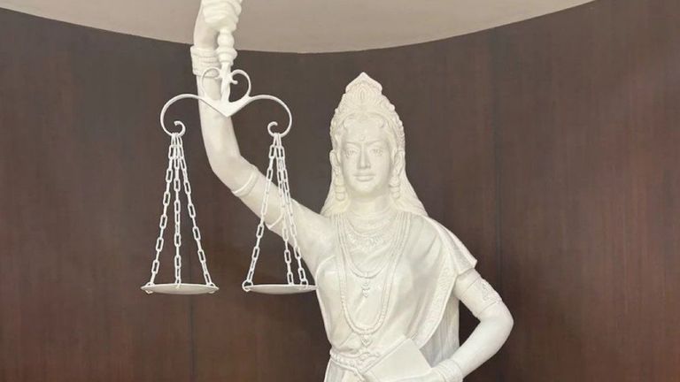 Statue of Lady Justice: ন্যায়ের মূর্তি আর অন্ধ নয়, খুলে দেওয়া হল লেডি জাস্টিসের চোখের পট্টি