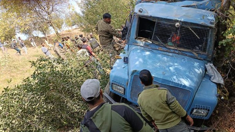 J & K Road Accident: জম্মু ও কাশ্মীরে ভয়াবহ পথ দুর্ঘটনা, গাড়ি খাদে পড়ে আহত বহু সিআরপিএফ জওয়ান