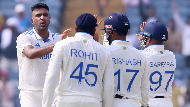 IND vs NZ 3rd Test Day 3 Tea Break: আকাশ দীপের উইকেটে দ্বিতীয় ইনিংসে নিউজিল্যান্ড ২৬/১, পিছিয়ে ২ রানে