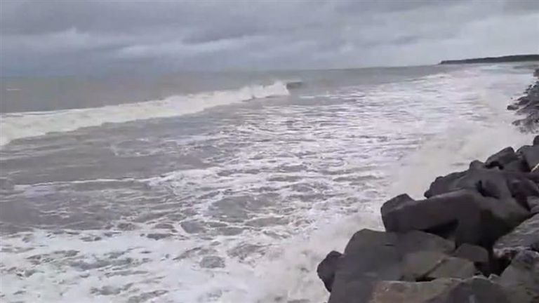 Bay of Bengal: বঙ্গোপসাগরে গভীর নিম্নচাপ, অন্ধ্রপ্রদেশে ভারী বৃষ্টি ও ঘূর্ণিঝড়ের পূর্বাভাস