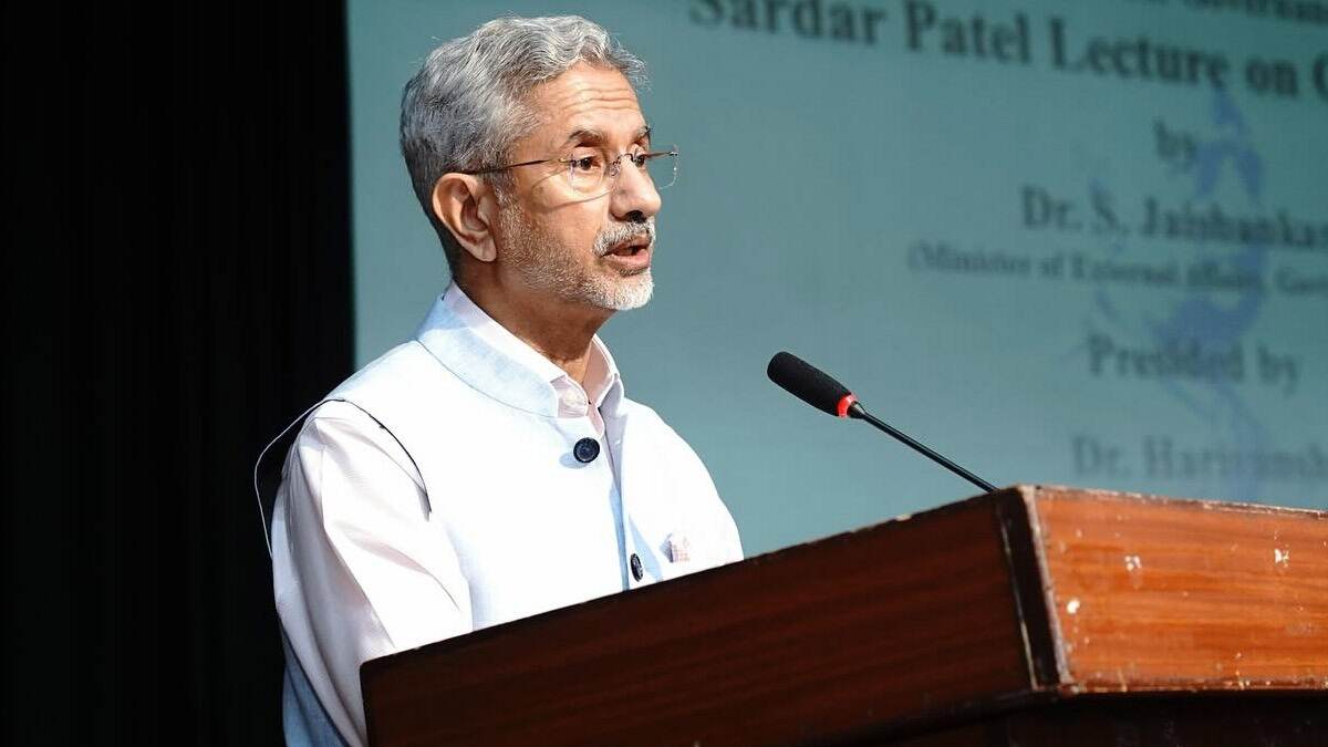 S Jaishankar on Pakistan: সীমান্ত সন্ত্রাসবাদ সমর্থনকারী পাকিস্তান ভারতের রাজনীতিকে গ্রাস করছে, বিস্ফোরক জয়শঙ্কর